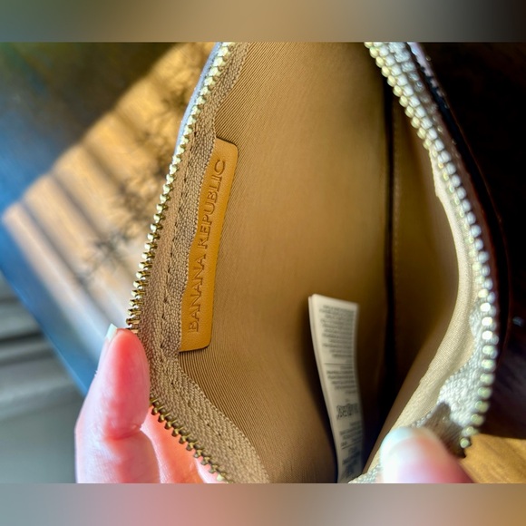 NWT Banana Republic Tan Suede Leather Wristlet Pouch - Picture 5 of 5